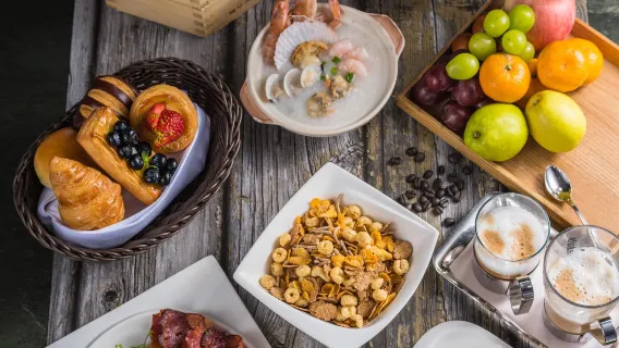 Vé buffet tối đôi/ gia đình 1 người lớn 1 trẻ em tại Nhà hàng buffet cá heo Khách sạn Hoành Kỳ Loan Chu Hải Trường Long