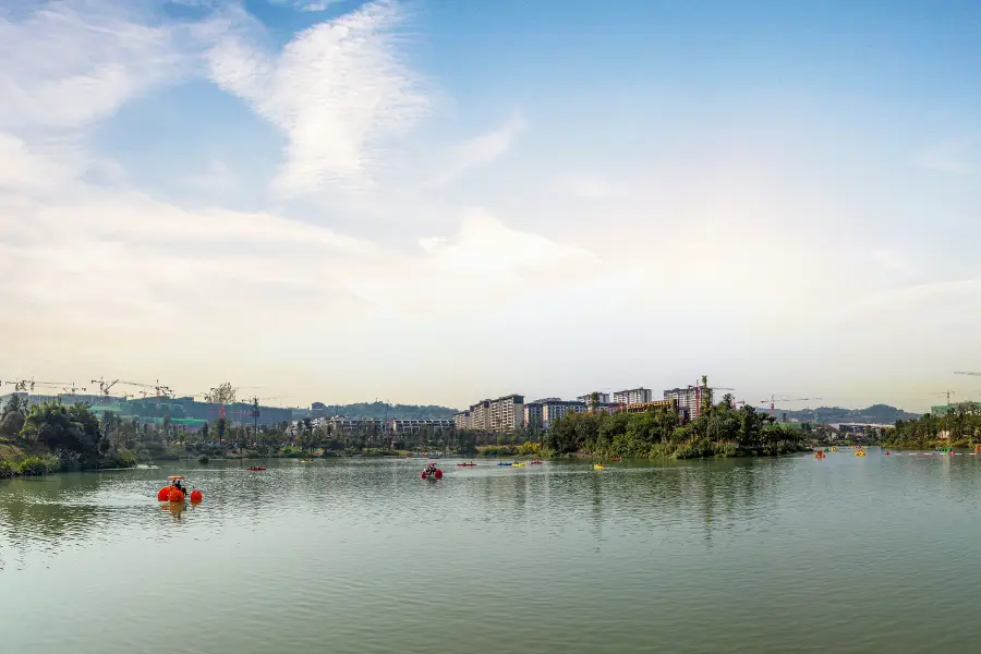 Парк детей в озере Аньшань