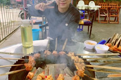 西昌特色火盆小香猪(魁山坡总店)