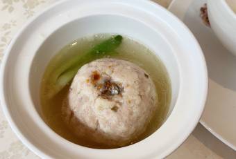 Ershisiqiaobinguanzhong Restaurant (yangzijiangbeilu) user photo