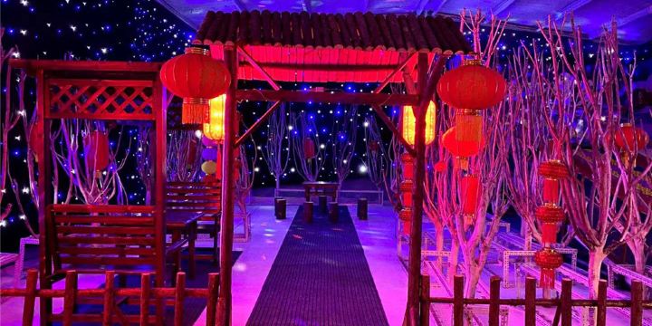 China Post Dreamlike Snow Town