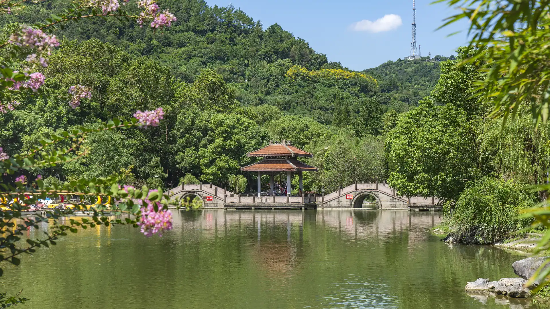 Hotels near Zhi Mountain Park
