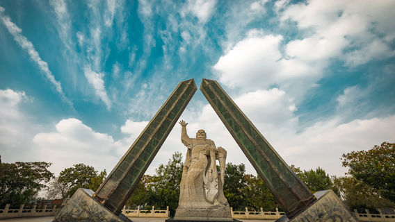 Statue of Farewell to My Concubine