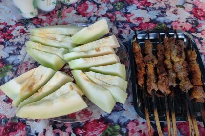 巩留饮食一条街