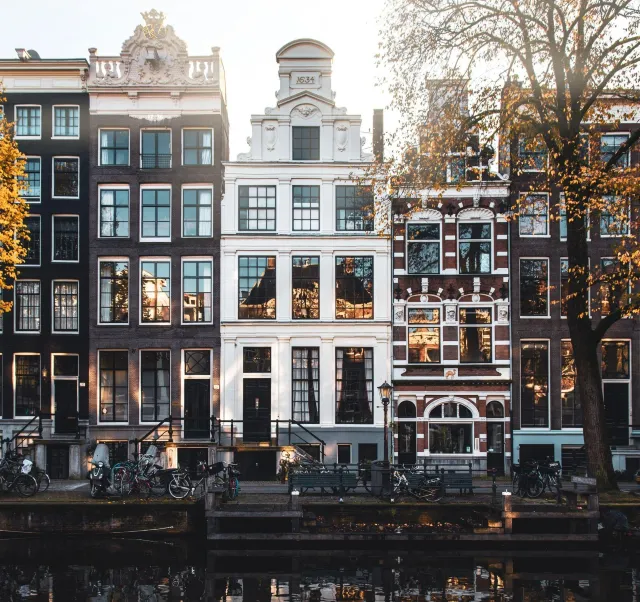 Die berühmten Amsterdamer Stadthäuser