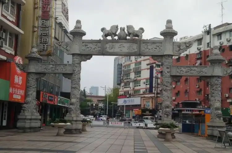 Hotels near Lion Bridge Food Street