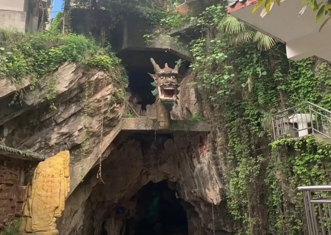 Hotels near Laolongdong Sceneic Area