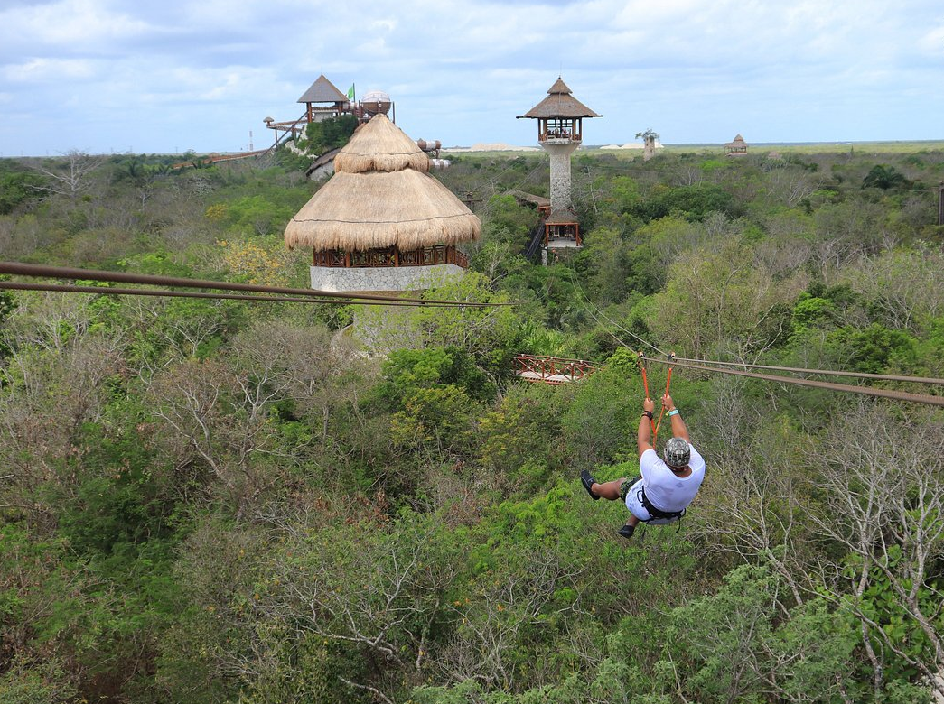 xplor cancun hours