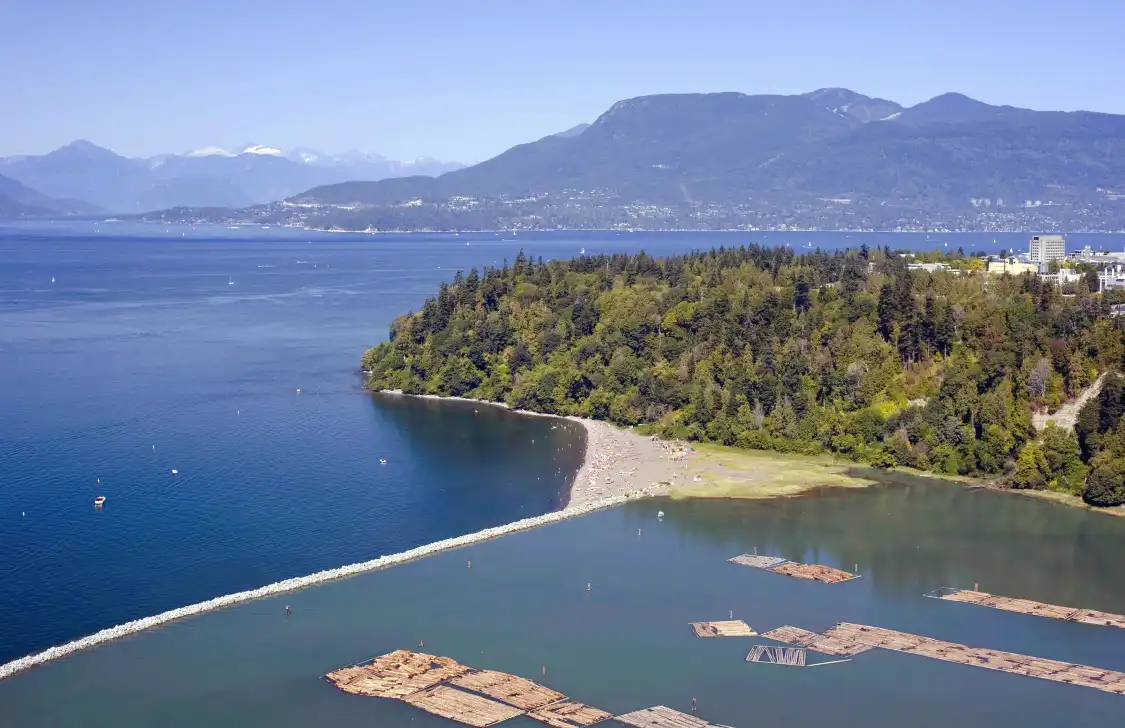 Hotels near Wreck Beach