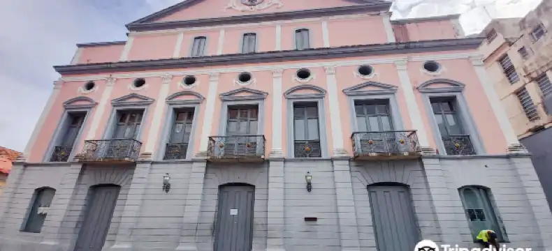 Hotels near Central Market