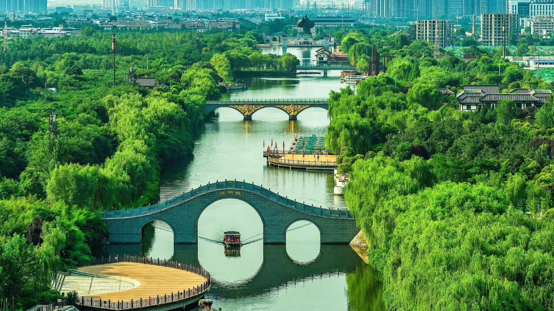 Hotels near Hancheng Lake