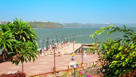 Dona Paula Beach and Viewpoint attraction in 果阿