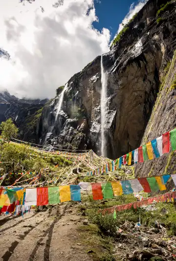 Hotels near Yubeng God Waterfall
