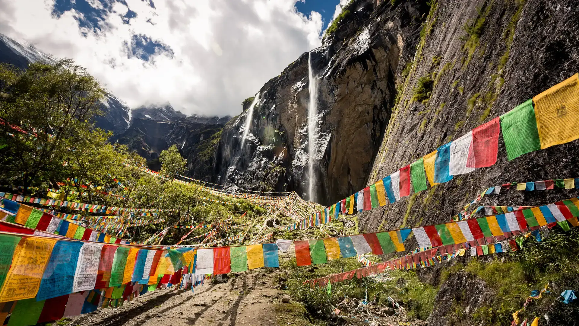 雨崩神瀑附近的飯店