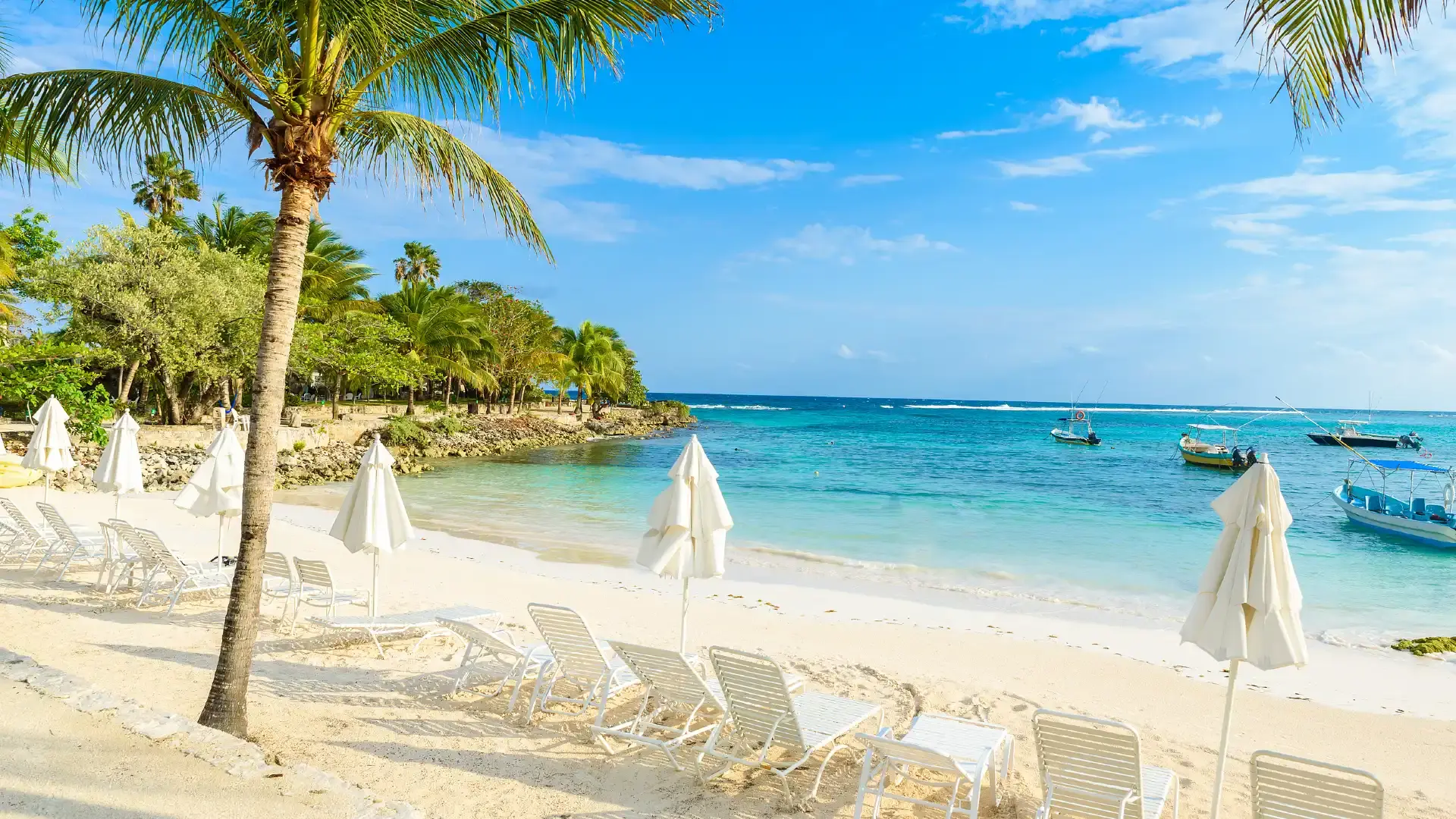 Hotels near Playa Tortugas