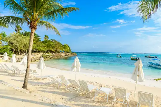 Hotels near Playa Tortugas