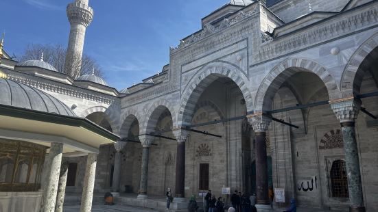 イスタンブール の旧市街に位置し、グランドバザールからも近く
