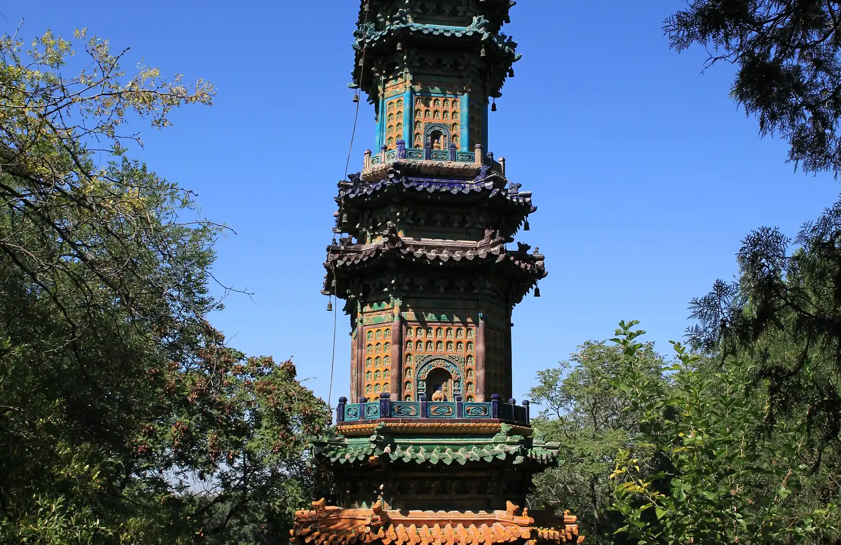 Hotels near Multi Treasure Pagoda of Glazed Tiles