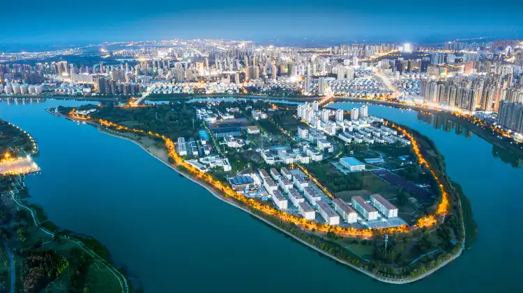 Hotels near Moon Island