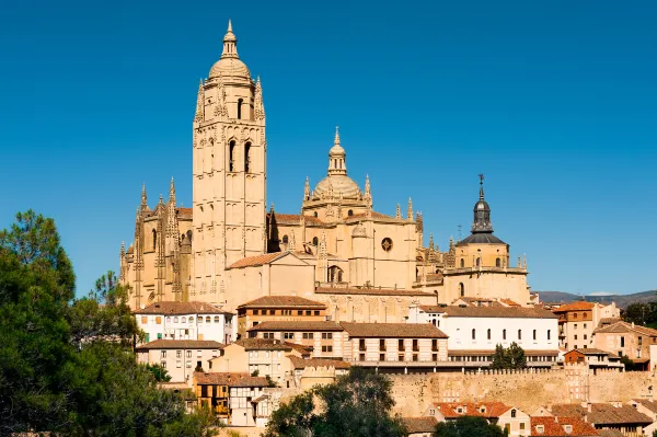 Hotels near Estatua de Marceliano Santa María