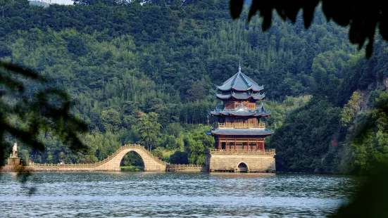 厳子陵釣台