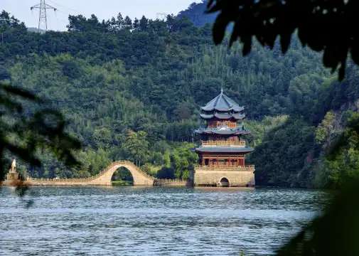 鄰近嚴子陵釣台景區的酒店