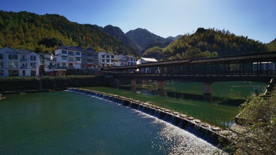 这次去千岛湖旅行，特意环湖自驾，然后绕到下姜村去看了一下，非