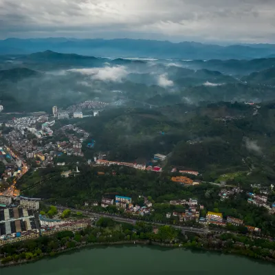 Tianyang Administration School周辺のホテル