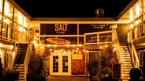 Salt Hotel & Pub