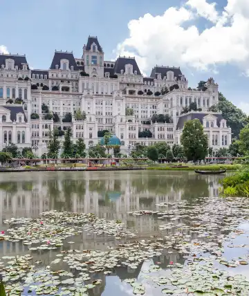 鄰近花果園濕地公園的酒店