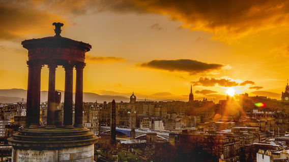 Sunset Sightseeing in Edinburgh