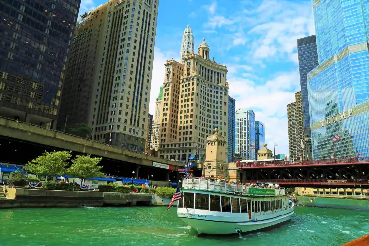Hotels near Chicago Architecture Foundation River Cruise