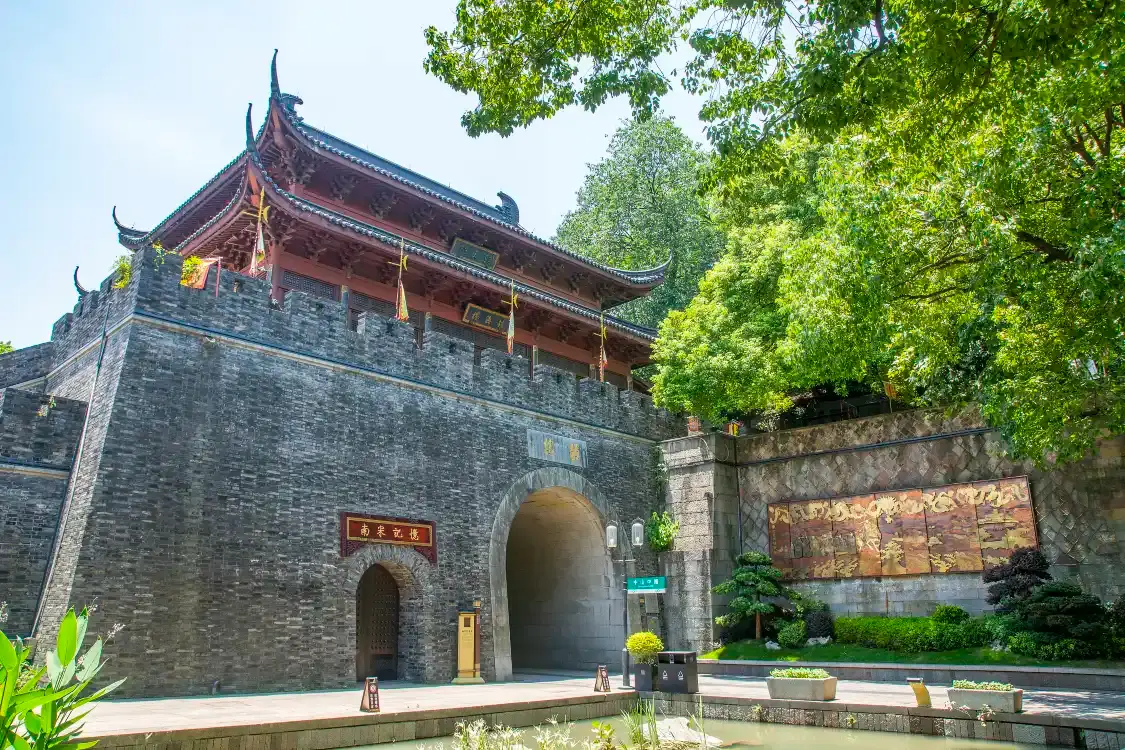 구러우 주변 호텔