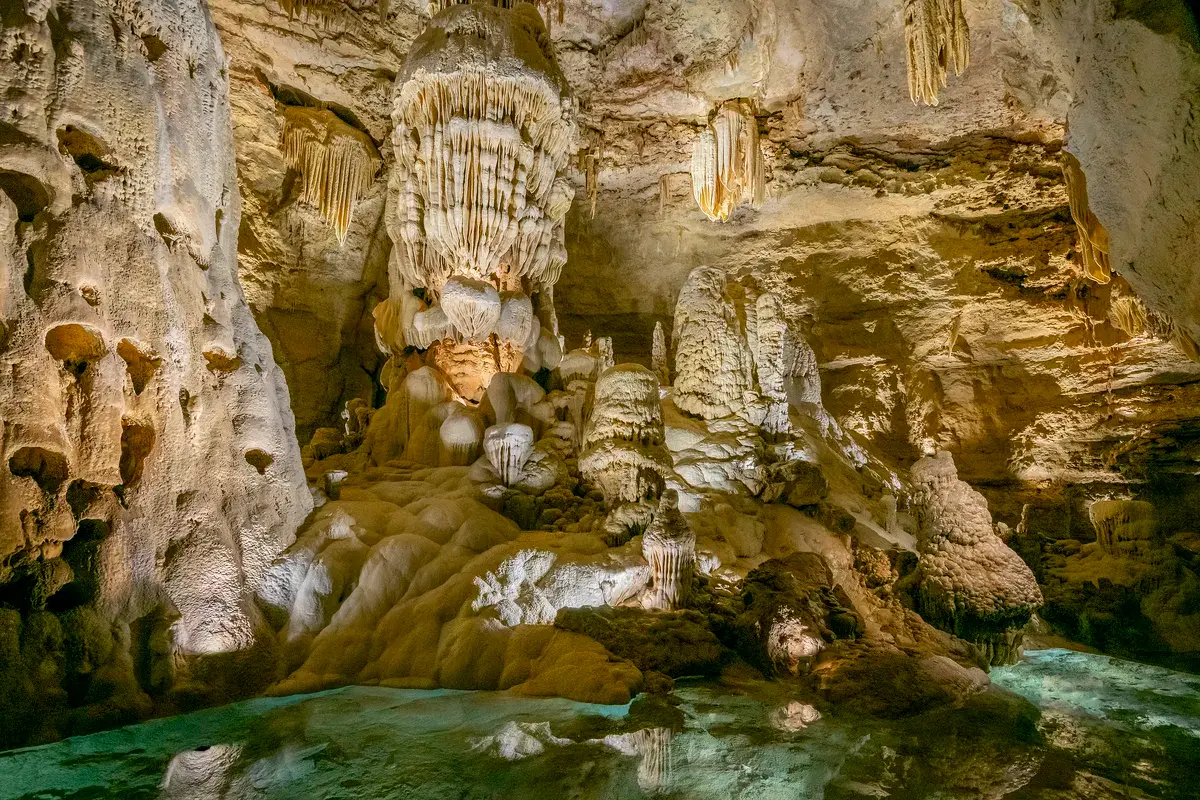 Natural Bridge Caverns
