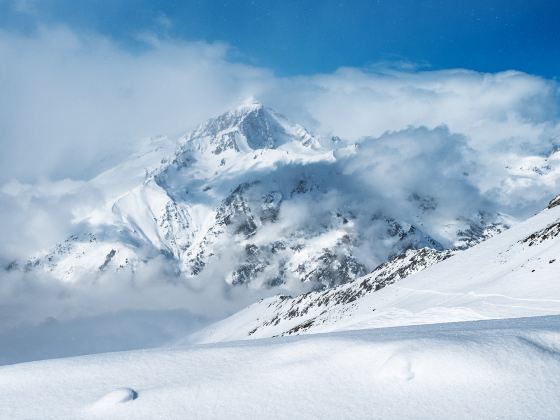 Geladandong Snow Mountain