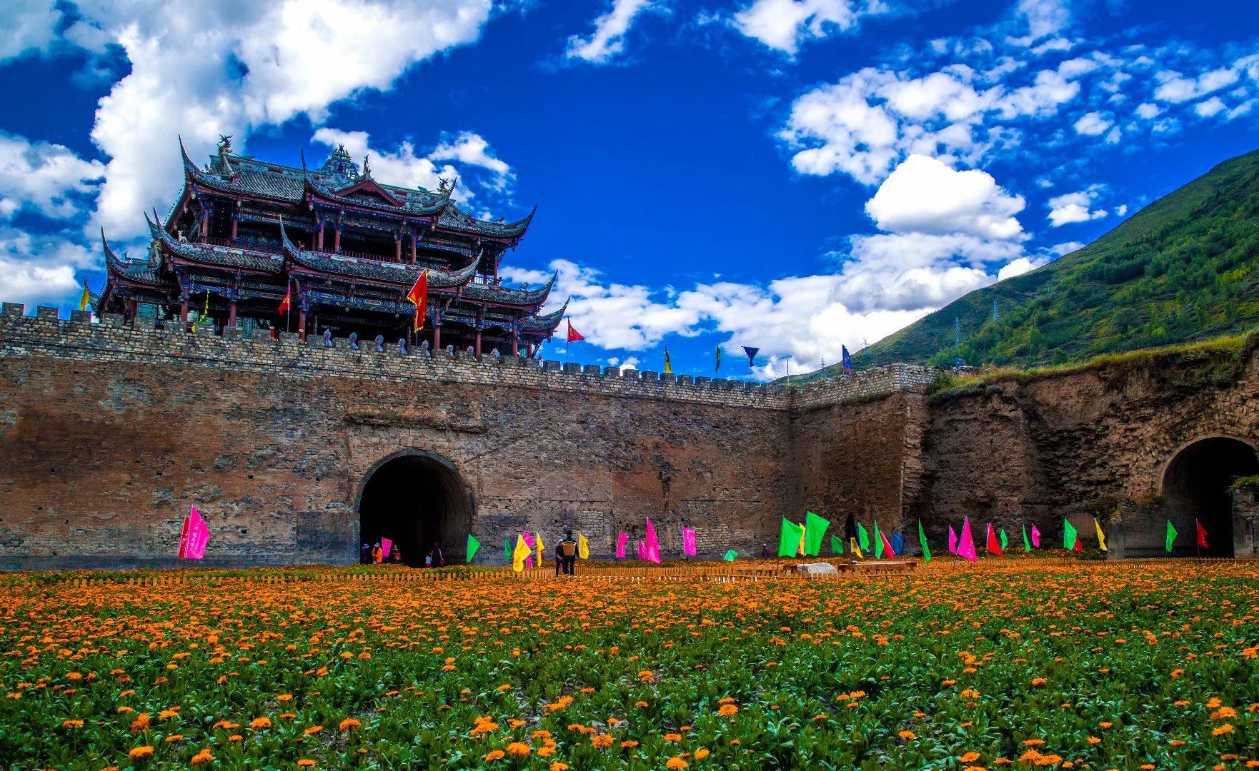 รถสายตรง จิ่วจ้ายโกว-สถานีรถไฟความเร็วสูงซ่งผัน เดินทางด้วยรถยนต์ขนาดเล็ก มีตัวเลือกทั้งรถโดยสารร่วมและเหมารถ