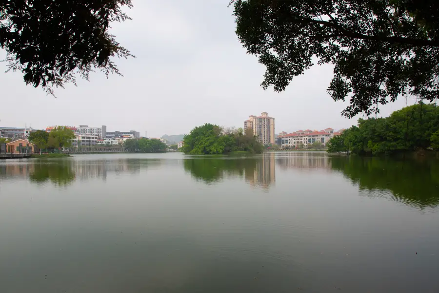 Donghu Park