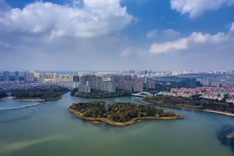Hotels near Jinghu Ecological Park
