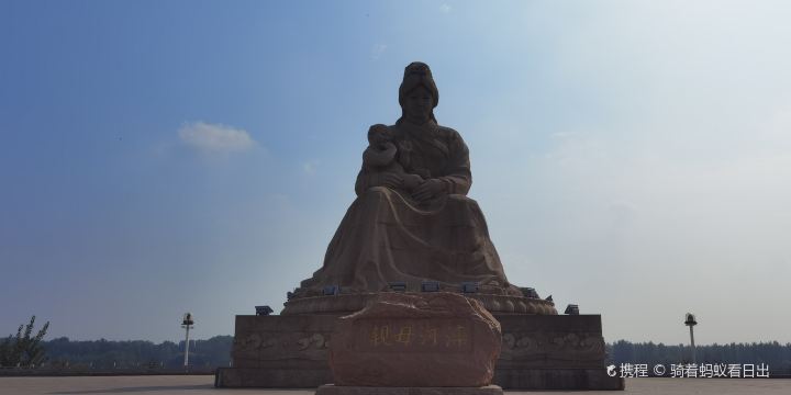 Luanhe Mother Square