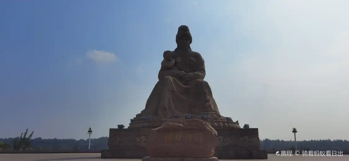 Hotels near Luanhe Mother Square