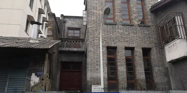 Hotels near Meigongguan Former Site