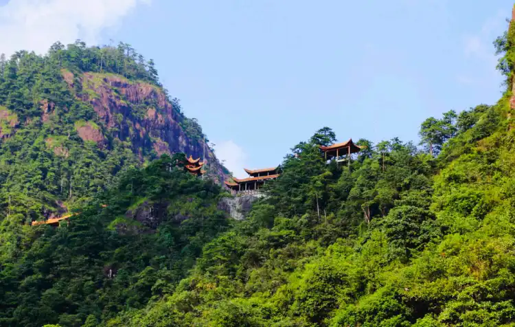 Hotels near Dajue Mountain