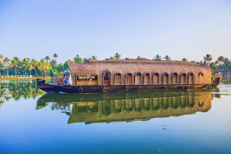 Hotels near Indira Priyadarshini Park