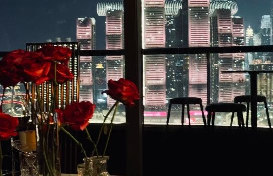Flaky clouds ART CONCEPT RESTAURANT