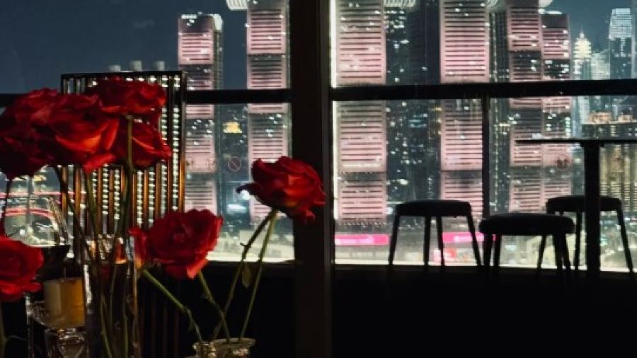 Flaky clouds ART CONCEPT RESTAURANT