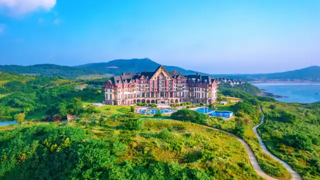 Hotels near Guanglu Island