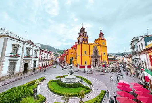 Hotels near Plaza de la Paz