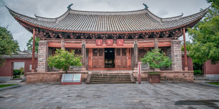 Sun Palace
