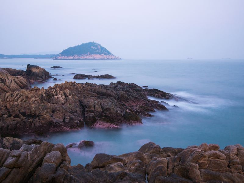 東山風動石景區