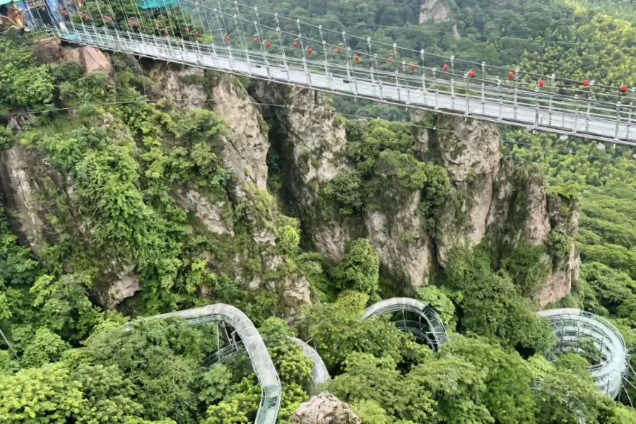 飛龍在天高空玻璃橋